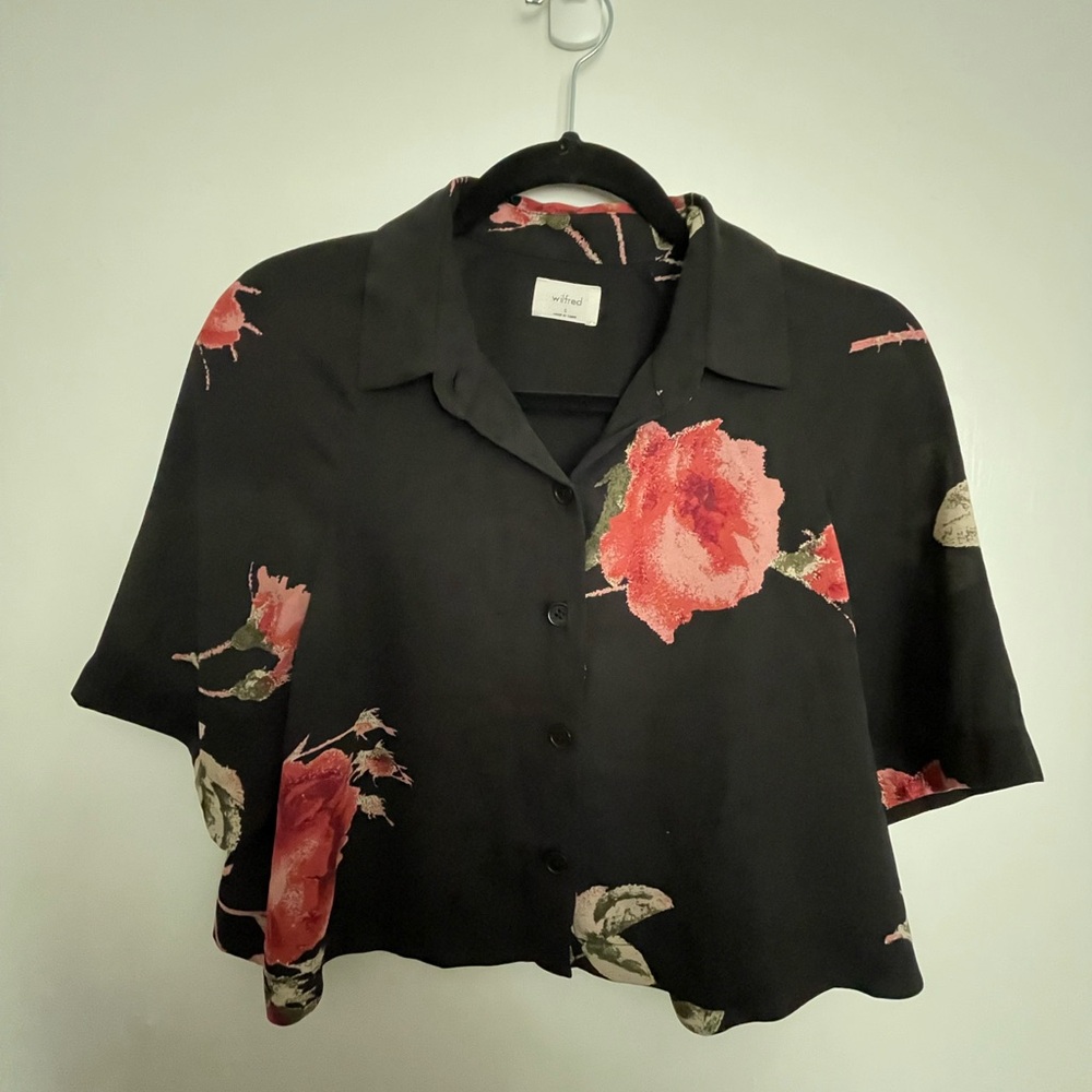 Wilfred Aritzia floral button down cropped blouse